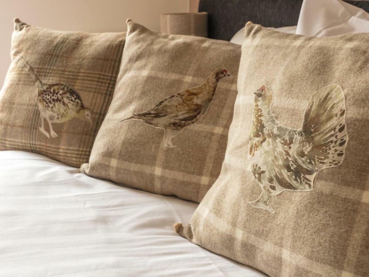 The Gordon Arms Hotel West Linton Экстерьер фото